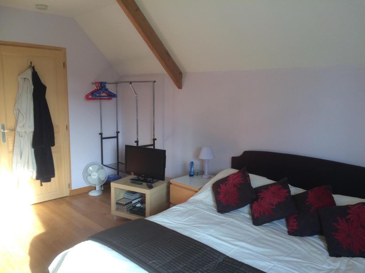 Les Petits Chenes Bed & Breakfast La Pellerine  Bagian luar foto